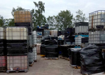 Składowisko niebezpiecznych i łatwopalnych odpadów w Nowinach / KWP Kielce