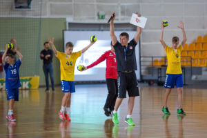 Sławomir Szmal prowadził szkolenie dla trenerów i nauczycieli WF z zakresu małych gier w treningu piłki ręcznej / PGE VIVE Kielce