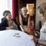 Polacy ratujący Żydów. Alfreda Stolarczyk z córka Haliną Justyniarską w rozmowie z Marleną Plaską / Jarosław Kubalski / Radio Kielce