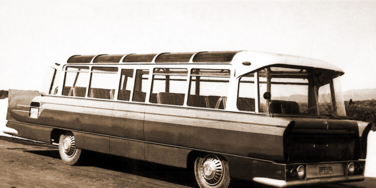 Projekt autobusu turystycznego autorstwa Zdzisława Beksińskiego SFW-1 SANOK, który nigdy nie wszedł do produkcji seryjnej ze względu na zbyt nowatorski design / autosan.pl