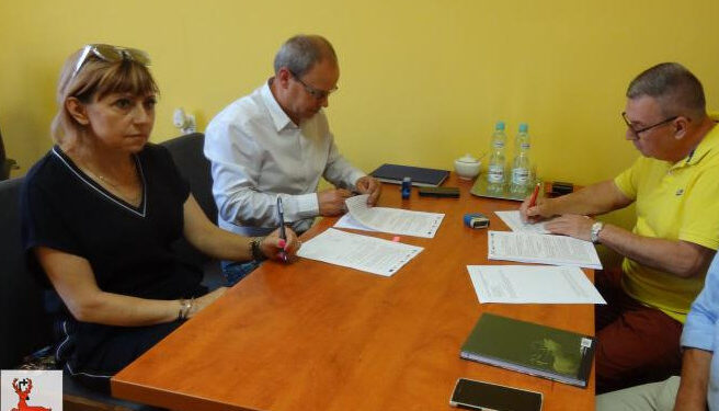 Podpisanie umowy z wykonawcami na realizację  termomodernizacji  budynków użyteczności publicznej w gminie Nowa Słupia / Gmina Nowa Słupia