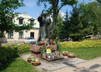 Pomnik Jana Pawła II w Kielcach / Monika Miller / Radio Kielce