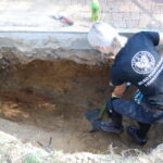 Prace archeologiczne związane z poszukiwaniem ofiar komunistycznego terroru na cmentarzu Piaski w Kielcach / Leszek Bukowski / Kielecka delegatura IPN