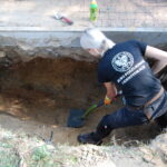 Prace archeologiczne związane z poszukiwaniem ofiar komunistycznego terroru na cmentarzu Piaski w Kielcach / Leszek Bukowski / Kielecka delegatura IPN