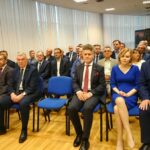 Kielce. Przekazanie pieniędzy na świętokrzyskie drogi. Na zdjęciu od lewej: Marek Strzała – radny sejmiku województwa świętokrzyskiego, Andrzej Bętkowski - wicewojewoda świętokrzyski, senator Krzysztof Słoń, poseł Anna Krupka i poseł Marek Kwitek / Michał Kita / Radio Kielce