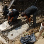 Prace archeologiczne związane z poszukiwaniem ofiar komunistycznego terroru na cmentarzu Piaski w Kielcach / Leszek Bukowski / Kielecka delegatura IPN