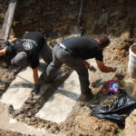 Prace archeologiczne związane z poszukiwaniem ofiar komunistycznego terroru na cmentarzu Piaski w Kielcach / Leszek Bukowski / Kielecka delegatura IPN