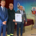 Przekazanie sprzętu zakupionego z funduszu sprawiedliwości ochotniczym strażom pożarnym z terenu gminy Piekoszów / Marcin Różyc / Radio Kielce