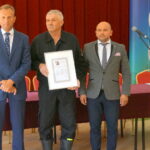 Przekazanie sprzętu zakupionego z funduszu sprawiedliwości ochotniczym strażom pożarnym z terenu gminy Piekoszów / Marcin Różyc / Radio Kielce