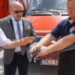 Przekazanie sprzętu zakupionego z funduszu sprawiedliwości ochotniczym strażom pożarnym z terenu gminy Piekoszów / Marcin Różyc / Radio Kielce