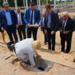 Wmurowanie kamienia węgielnego pod budowę Powiatowego Zespołu Szkół / Michał Kita / Radio Kielce