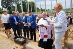 Wmurowanie kamienia węgielnego pod budowę Powiatowego Zespołu Szkół / Michał Kita / Radio Kielce