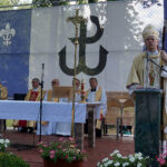 Rodzice „Rudego” patronami szkoły w Baryczy. Uroczystości nadania imienia placówce i poświęcenia sztandaru szkoły / Michał Kita / Radio Kielce