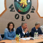 Mieszkańcy Wołowa nie chcą w swojej miejscowości kopalni piasku. W spotkaniu uczestniczyła poseł PO Marzena Okła-Drewnowicz (pierwsza z lewej) / Michał Kita / Radio Kielce