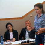 Mieszkańcy Wołowa nie chcą w swojej miejscowości kopalni piasku. W spotkaniu uczestniczyła poseł PO Marzena Okła-Drewnowicz (pierwsza z prawej) / Michał Kita / Radio Kielce