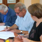 Podpisanie umów na modernizację ogródków działkowych / Kamil Król / Radio Kielce