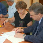 Podpisanie umów na modernizację ogródków działkowych / Kamil Król / Radio Kielce