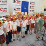 Podsumowanie akcji "Kielce czytają z małym misiem". "Misiową piosenkę" śpiewa Patryk Radomiak z Przedszkola Samorządowego nr 24 / Kamil Król / Radio Kielce