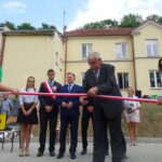 Otwarcie boiska wielofunkcyjnego przy Zespole Szkół Centrum Kształcenia Rolniczego w Chrobrzu. Na zdjęciu: Jerzy Trzepatowski - dyrektor szkoły / Kamil Włosowicz / Radio Kielce