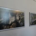 Otwarcie wystawy prezentującej 21 fotorealistycznych grafik Pińczowskiego Zespołu Zamkowego w Muzeum Regionalnym w Pińczowie. / Kamil Włosowicz / Radio Kielce