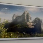 Otwarcie wystawy prezentującej 21 fotorealistycznych grafik Pińczowskiego Zespołu Zamkowego w Muzeum Regionalnym w Pińczowie. / Kamil Włosowicz / Radio Kielce