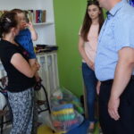 Poseł PiS Anna Krupka i burmistrz Jędrzejowa Marcin Piszczek odwiedzili małych pacjentów szpitala w Jędrzejowie / Ewa Pociejowska-Gawęda / Radio Kielce