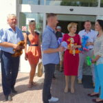 Poseł PiS Anna Krupka i burmistrz Jędrzejowa Marcin Piszczek odwiedzili małych pacjentów szpitala w Jędrzejowie / Ewa Pociejowska-Gawęda / Radio Kielce