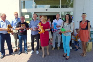 Poseł PiS Anna Krupka i burmistrz Jędrzejowa Marcin Piszczek odwiedzili małych pacjentów szpitala w Jędrzejowie / Ewa Pociejowska-Gawęda / Radio Kielce