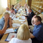 Sesja Rady Miasta w Jędrzejowie, podczas której podjęto uchwałę o obniżeniu pensji burmistrzowi / Ewa Pociejowska-Gawęda / Radio Kielce