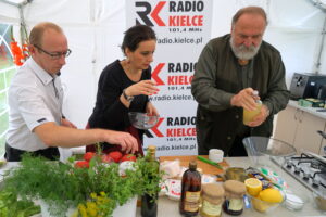 Śniadanie w ogrodzie. Przygotowuje Grzegorz Russak / Kamil Król / Radio Kielce