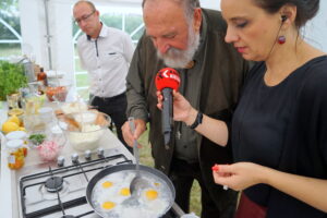 Śniadanie w ogrodzie, które przygotował Grzegorz Russak / Kamil Król / Radio Kielce
