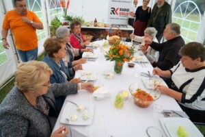 Śniadanie w ogrodzie, które przygotował Grzegorz Russak / Radio Kielce
