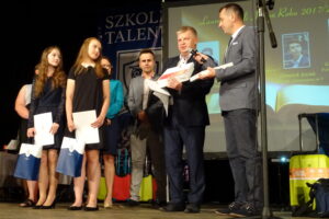 Gala Uczeń Roku w Ostrowcu Świętokrzyskim / Emilia Sitarska / Radio Kielce