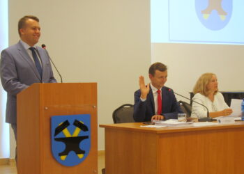 Sesja absolutoryjna Rady Miasta. Na zdj. prezydent Starachowic Marek Materek (pierwszy z prawej) / Anna Głąb / Radio Kielce