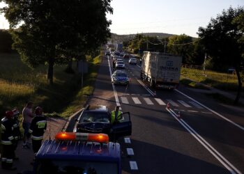 W miejscowości Kostomłoty II na odcinku kilkuset metrów doszło do 3 kolizji / Jarosław Kubalski / Radio Kielce