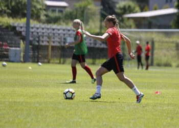 Trening reprezentacji Polski piłkarek nożnych na stadionie przy ul. Szczepaniaka / Jarosław Kubalski / Radio Kielce