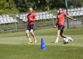 Trening reprezentacji Polski piłkarek nożnych na stadionie przy ul. Szczepaniaka / Jarosław Kubalski / Radio Kielce