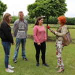 Olimpijczycy szkoły rolniczej  w Sandomierzu. Od lewej: Izabela Michalska, Krystian Gołąb, Paulina Nowakowska w rozmowie z red. Grażyną Szlęzak- Wójcik