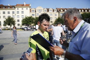 01.06.2018 Wyścig kolarski „Szlakiem walk mjr Hubala”. Etap I Poświętne - Ostrowiec Świętokrzyski. Zwyciężył Kamil Zieliński / Jarosław Kubalski / Radio Kielce