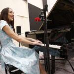 02.05.2018 Radio Kielce. Agata Steczkowska wystąpiła w Studiu Gram z chórem dziecięcym / Jarosław Kubalski / Radio Kielce