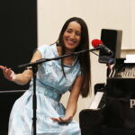 02.05.2018 Radio Kielce. Agata Steczkowska wystąpiła w Studiu Gram z chórem dziecięcym / Jarosław Kubalski / Radio Kielce