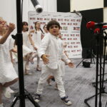 02.05.2018 Radio Kielce. Agata Steczkowska wystąpiła w Studiu Gram z chórem dziecięcym / Jarosław Kubalski / Radio Kielce