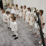 02.05.2018 Radio Kielce. Agata Steczkowska wystąpiła w Studiu Gram z chórem dziecięcym / Jarosław Kubalski / Radio Kielce