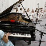 02.05.2018 Radio Kielce. Agata Steczkowska wystąpiła w Studiu Gram z chórem dziecięcym / Jarosław Kubalski / Radio Kielce