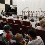 02.05.2018 Radio Kielce. Agata Steczkowska wystąpiła w Studiu Gram z chórem dziecięcym / Jarosław Kubalski / Radio Kielce