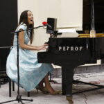 02.05.2018 Radio Kielce. Agata Steczkowska wystąpiła w Studiu Gram z chórem dziecięcym / Jarosław Kubalski / Radio Kielce