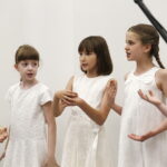 02.05.2018 Radio Kielce. Agata Steczkowska wystąpiła w Studiu Gram z chórem dziecięcym / Jarosław Kubalski / Radio Kielce