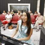 02.05.2018 Radio Kielce. Agata Steczkowska wystąpiła w Studiu Gram z chórem dziecięcym / Jarosław Kubalski / Radio Kielce