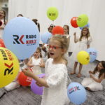 02.05.2018 Radio Kielce. Agata Steczkowska wystąpiła w Studiu Gram z chórem dziecięcym / Jarosław Kubalski / Radio Kielce