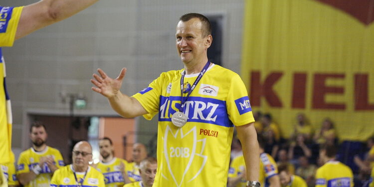 03.06.2018 Kielce. Mecz finałowy PGNiG Superligi PGE Vive Kielce - Wisła Płock. PGE Vive Kielce zdobyło Mistrza Polski po raz piętnasty. Pożegnanie zawodników. Trener Tomasz Strząbała / Jarosław Kubalski / Radio Kielce